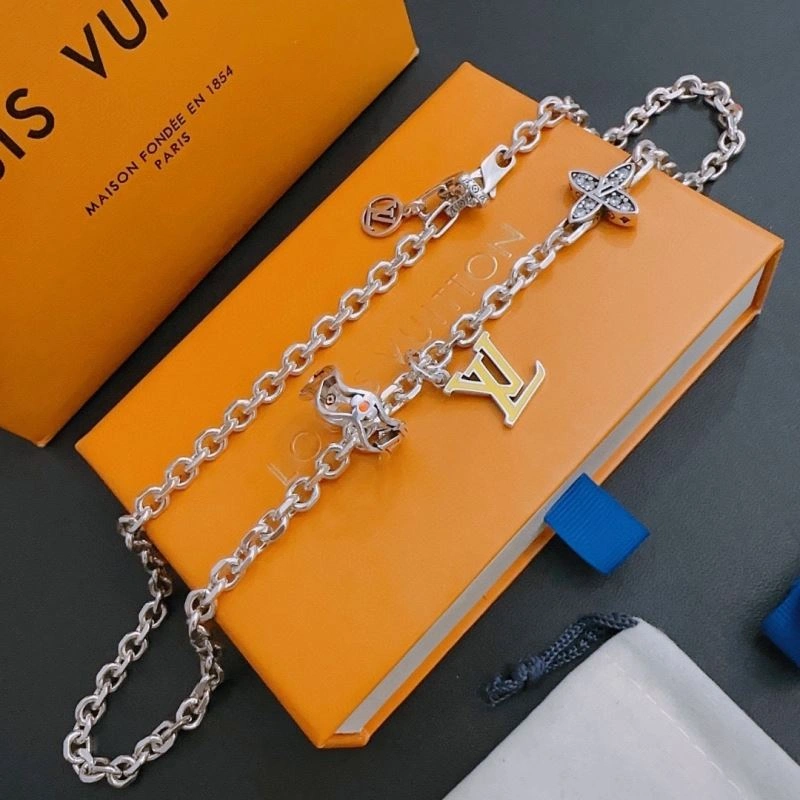 Neat Louis Vuitton Necklaces 251649