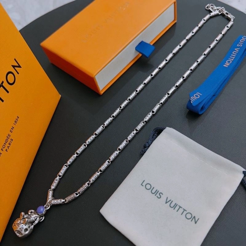 Versatile Louis Vuitton Necklaces 251644
