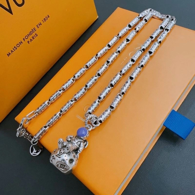 Versatile Louis Vuitton Necklaces 251644