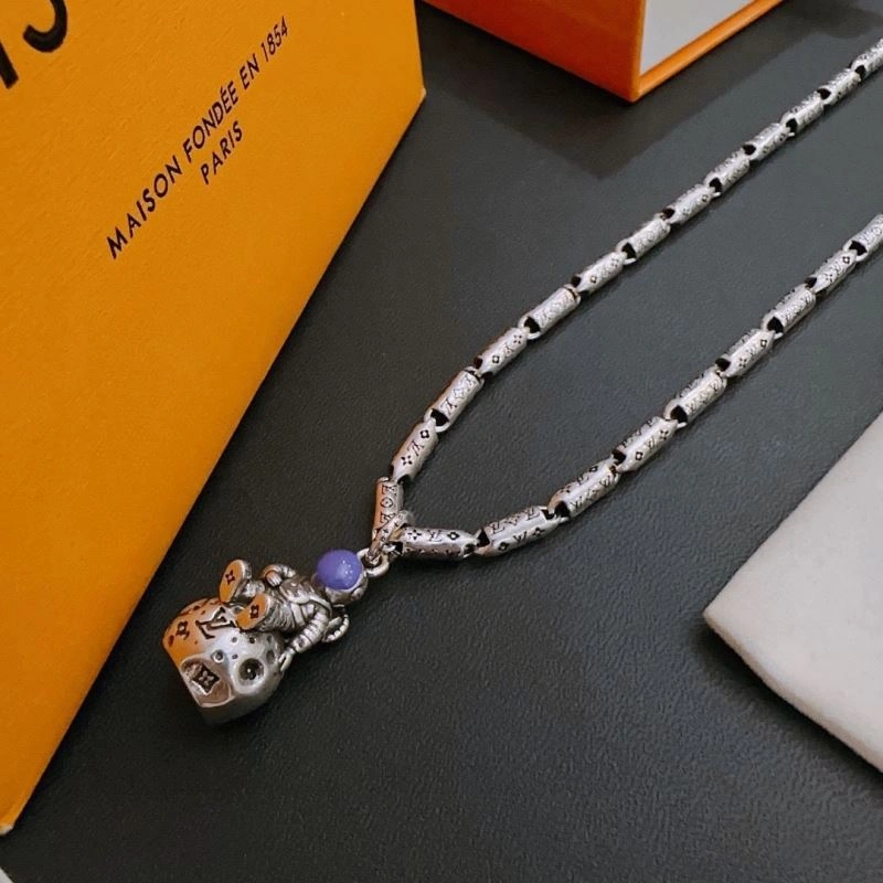Versatile Louis Vuitton Necklaces 251644