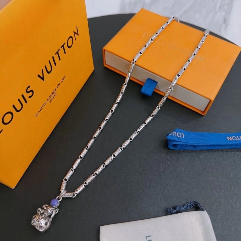 Versatile Louis Vuitton Necklaces 251644