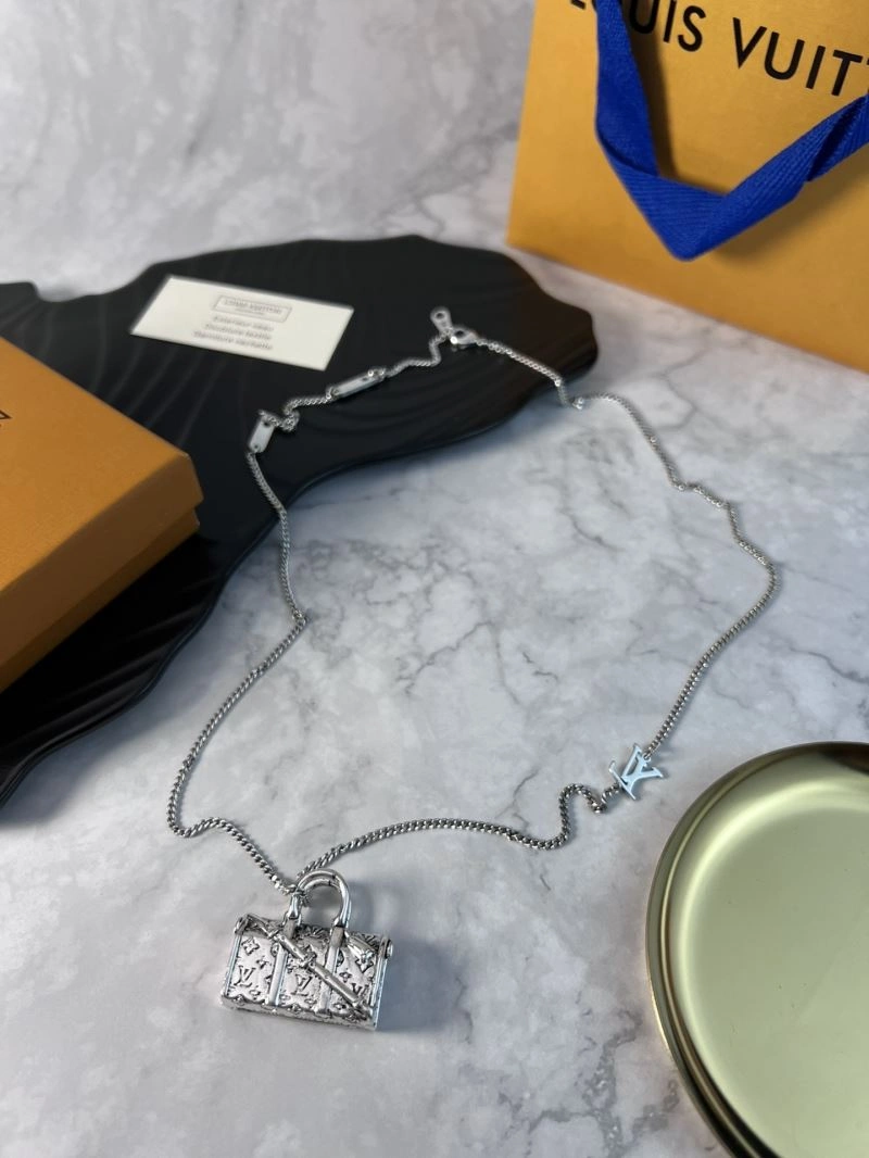 Tailored Louis Vuitton Necklaces 251642