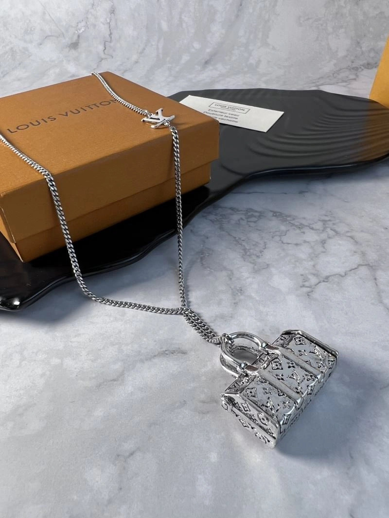 Tailored Louis Vuitton Necklaces 251642