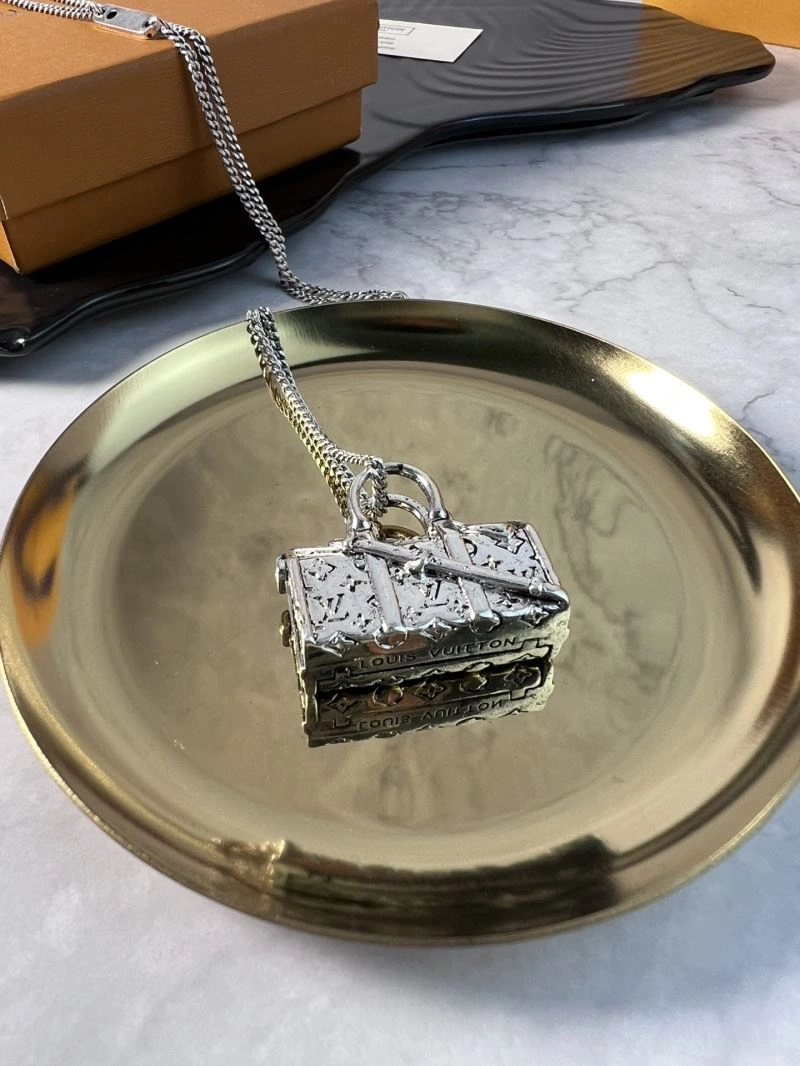 Tailored Louis Vuitton Necklaces 251642
