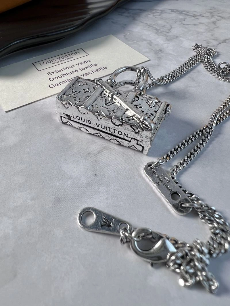 Tailored Louis Vuitton Necklaces 251642