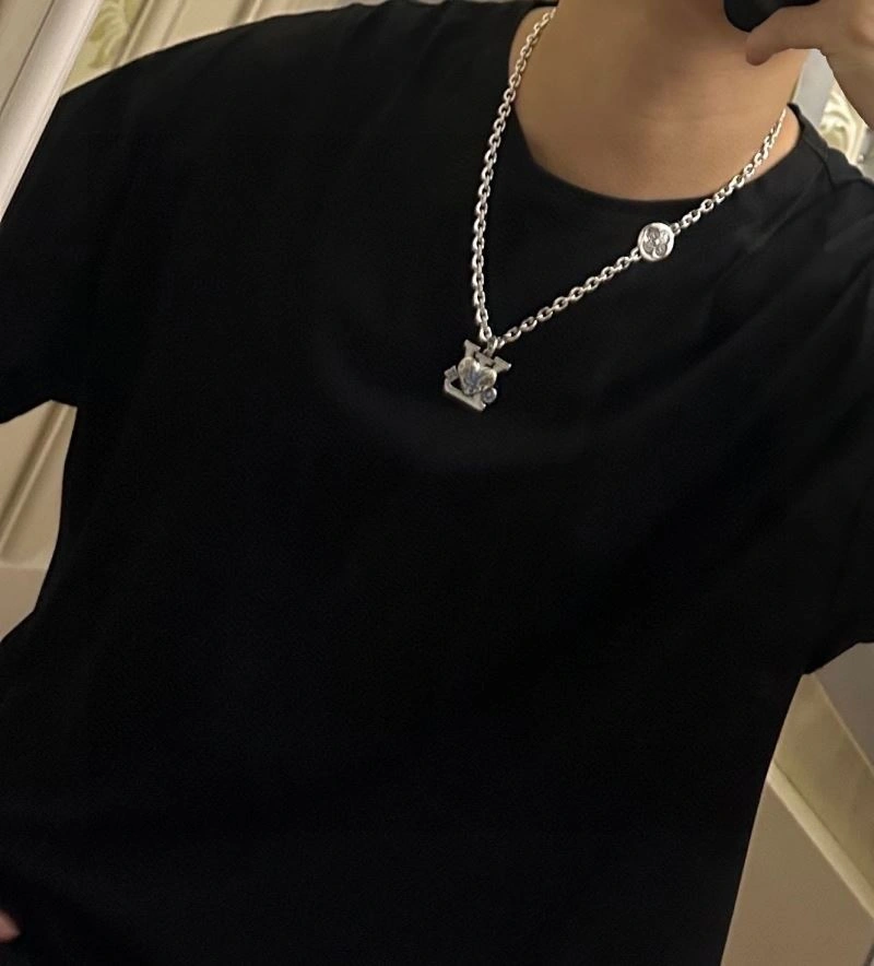 Louis Vuitton Necklaces Sporty 251637