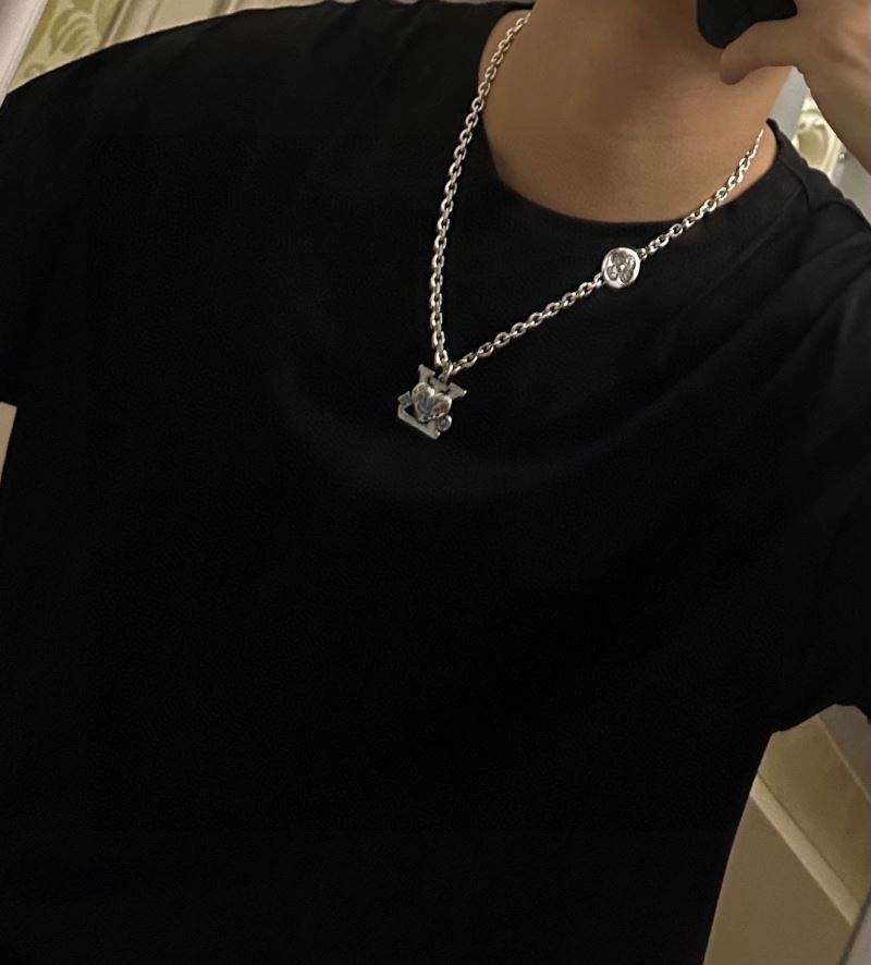Louis Vuitton Necklaces Sporty 251637