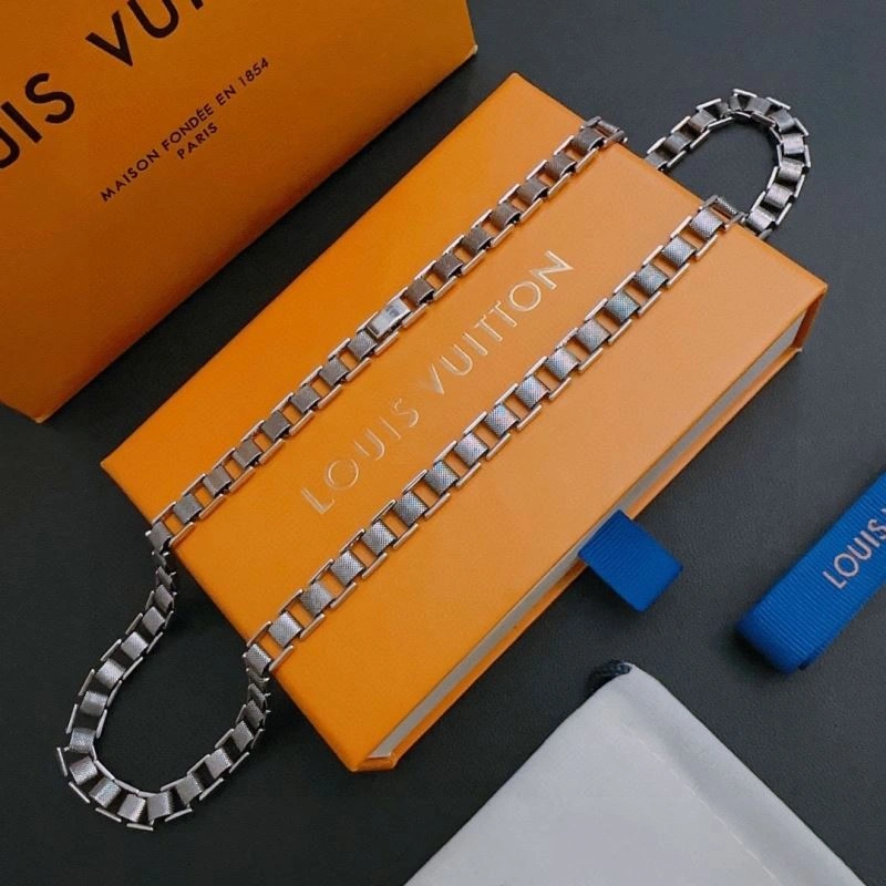 Louis Vuitton Necklaces Sporty 251648