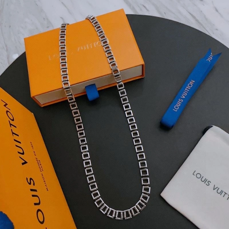 Louis Vuitton Necklaces Sporty 251648