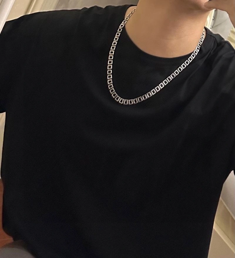 Louis Vuitton Necklaces Sporty 251648