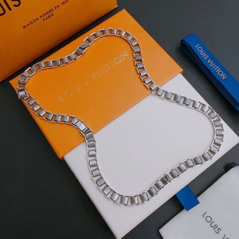 Louis Vuitton Necklaces Sporty 251648