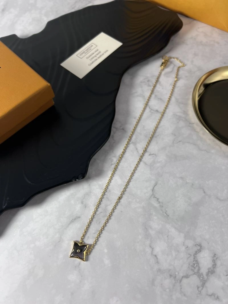 Louis Vuitton Necklaces Effortless 251636