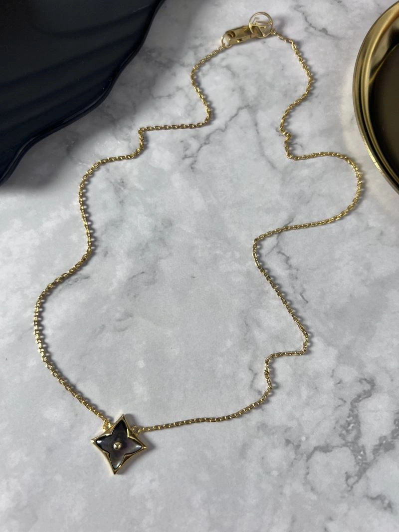 Louis Vuitton Necklaces Effortless 251636