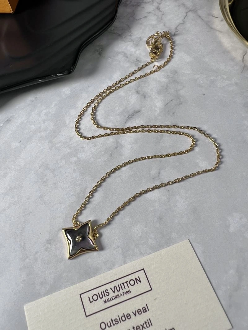 Louis Vuitton Necklaces Effortless 251636