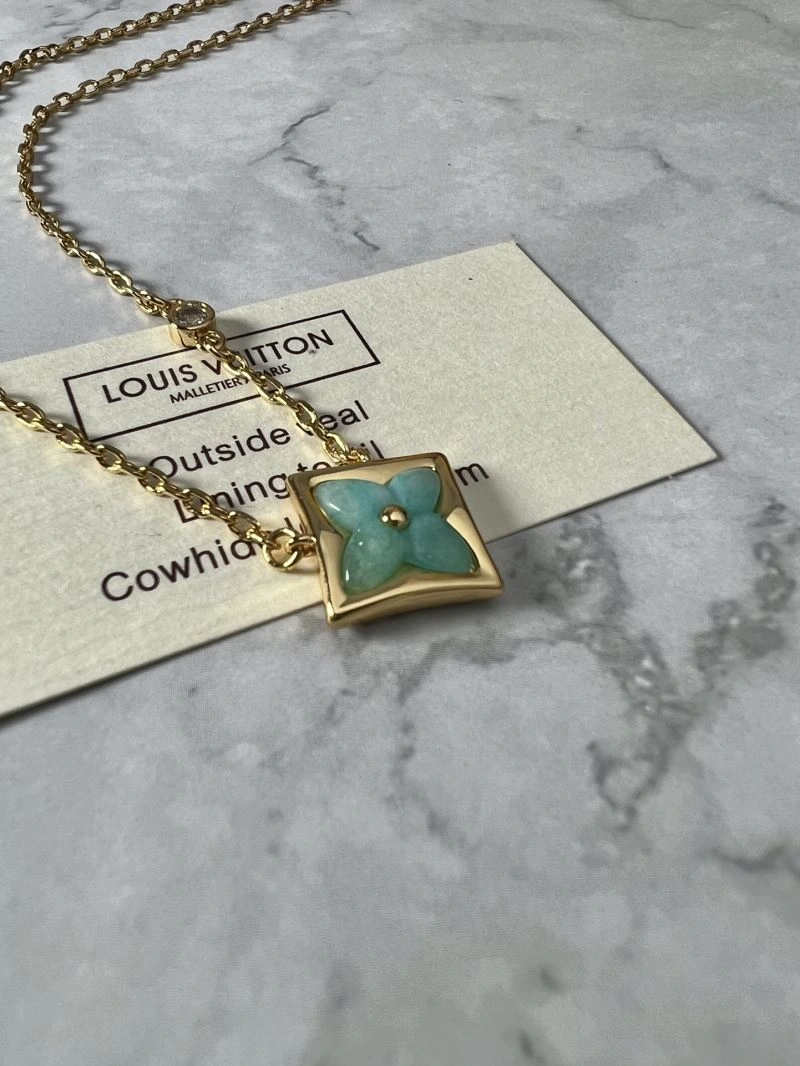 Louis Vuitton Necklaces Effortless 251524