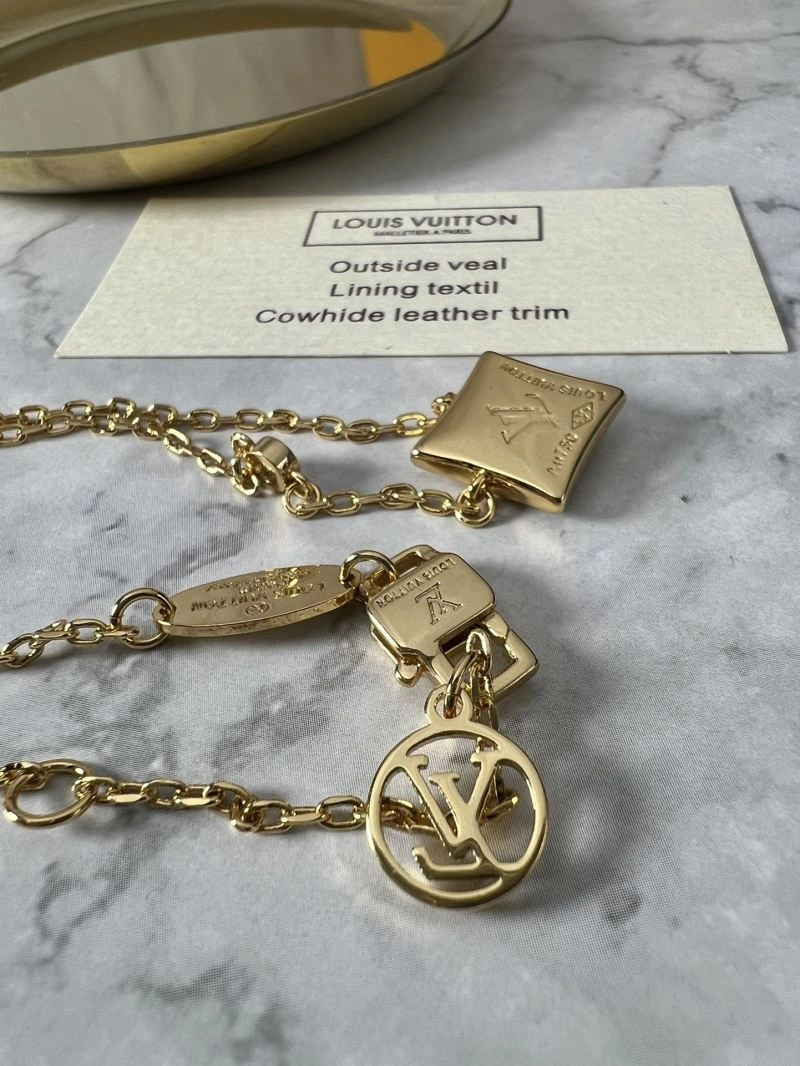 Louis Vuitton Necklaces Effortless 251524