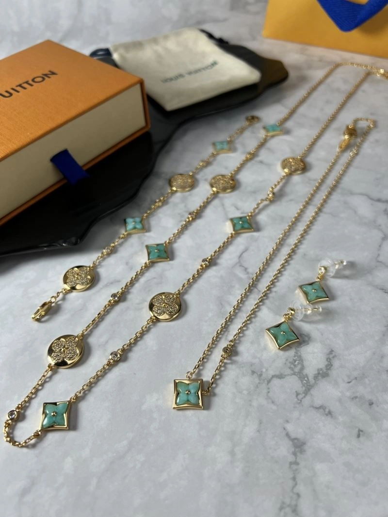 Louis Vuitton Necklaces Effortless 251524