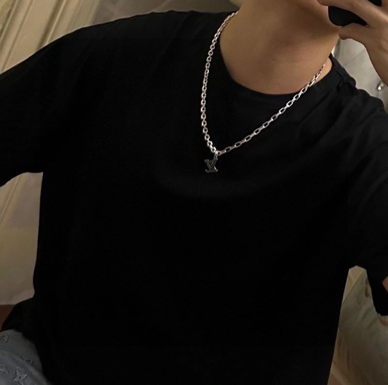 Louis Vuitton Necklaces WellDesigned 251537