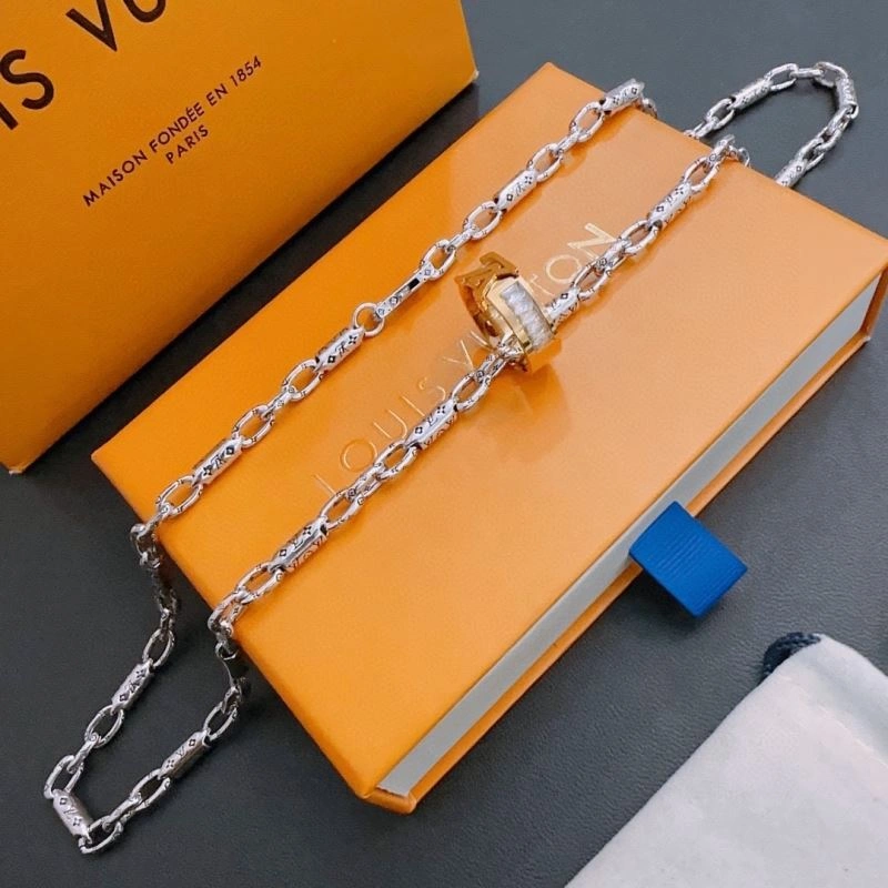 Supportive Louis Vuitton Necklaces 251529