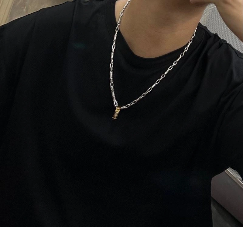 Supportive Louis Vuitton Necklaces 251529