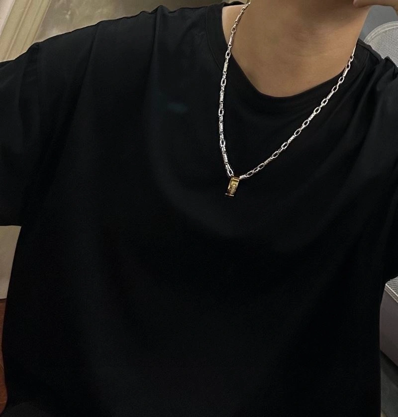 Supportive Louis Vuitton Necklaces 251529