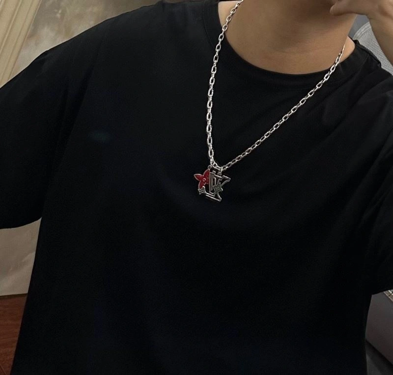 Louis Vuitton Necklaces Youthful 251513