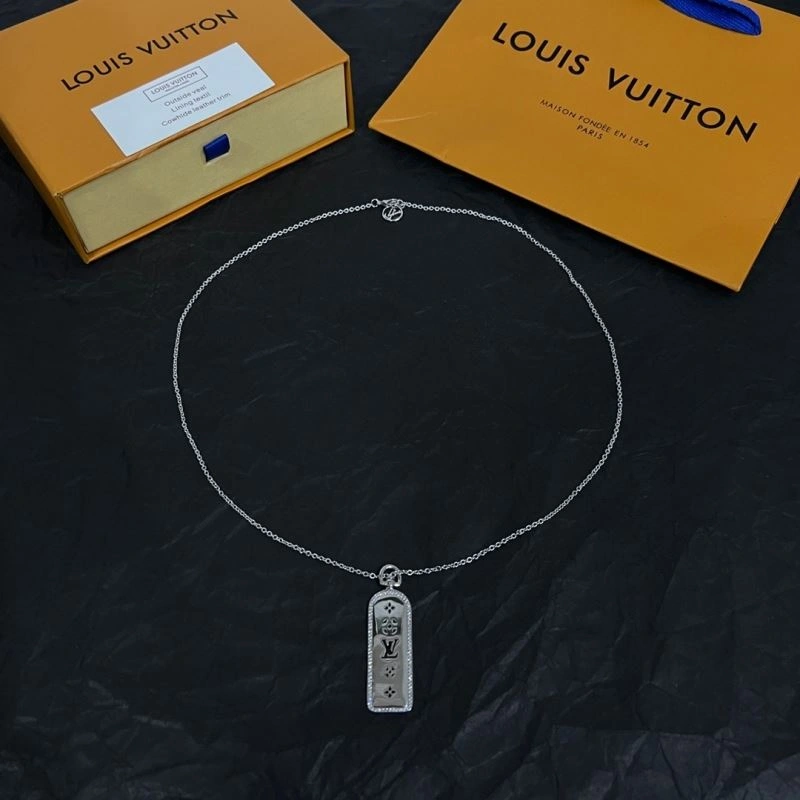 Bright Louis Vuitton Necklaces 251511
