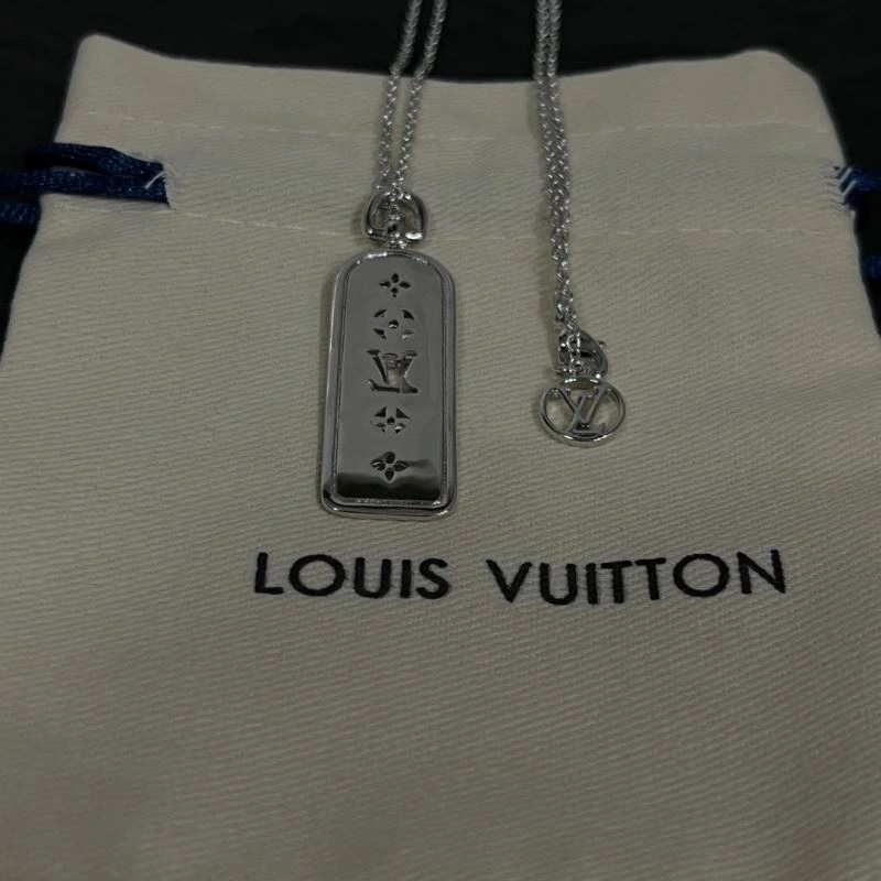 Bright Louis Vuitton Necklaces 251511