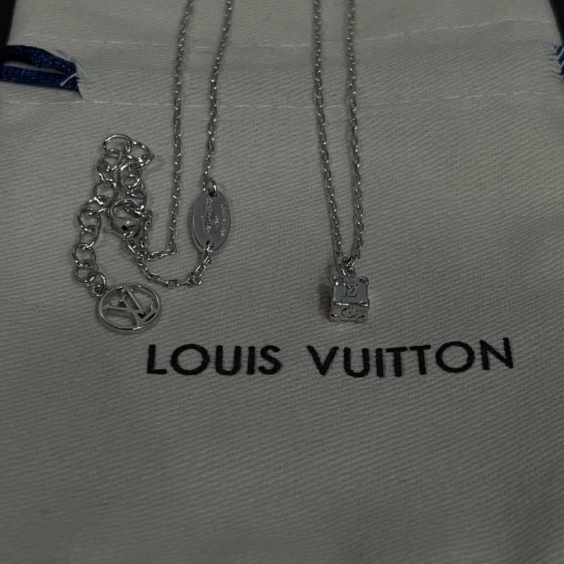 Comfortable Louis Vuitton Necklaces 251482