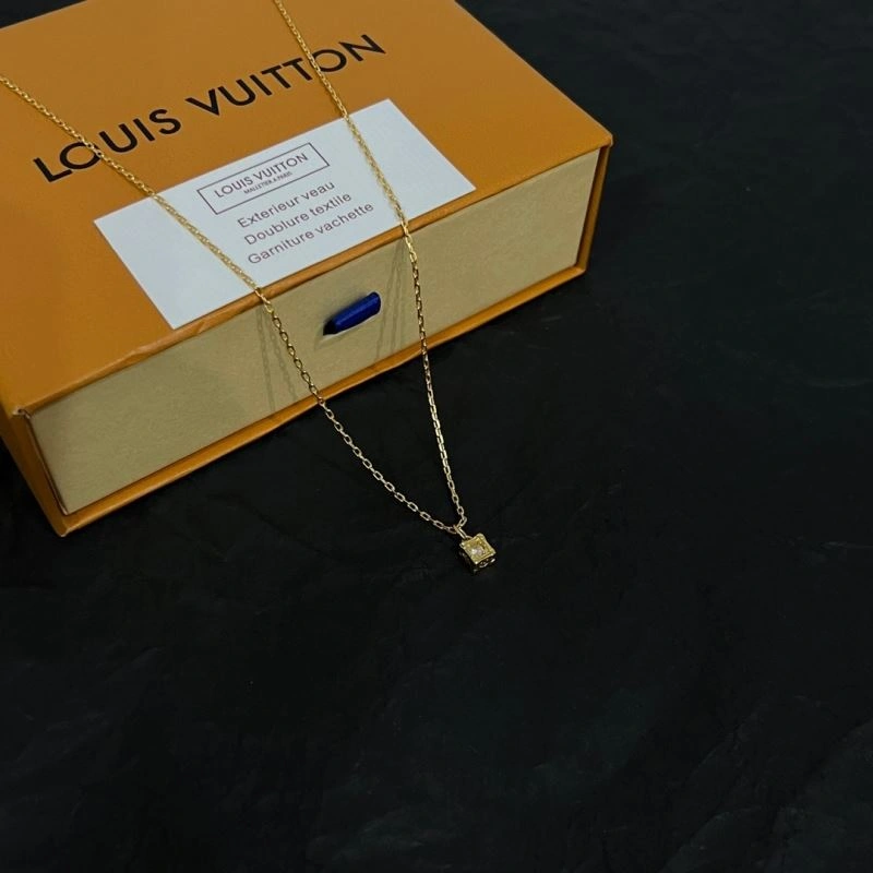 Louis Vuitton Necklaces Elegant 251477