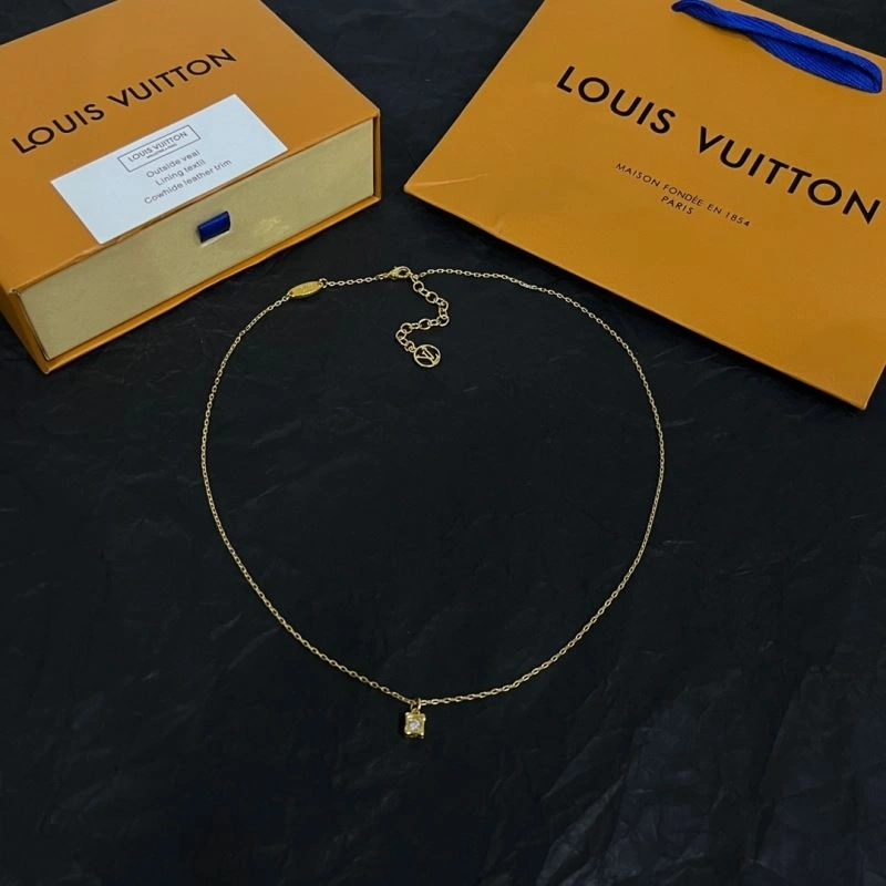 Louis Vuitton Necklaces Elegant 251477