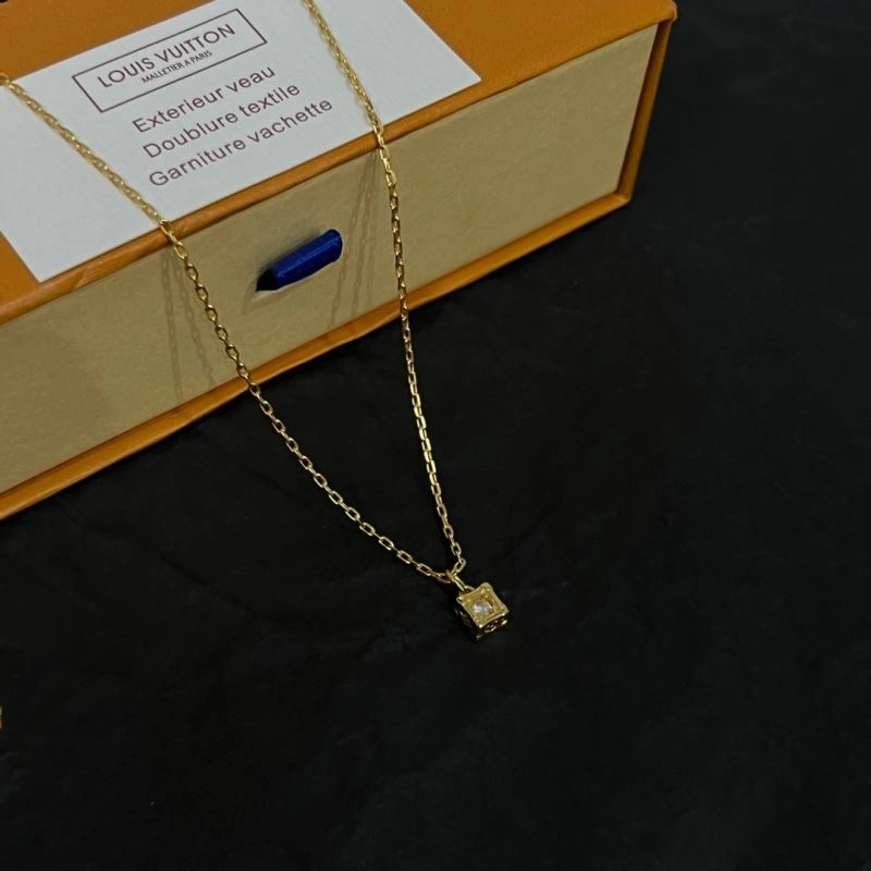 Louis Vuitton Necklaces Elegant 251477