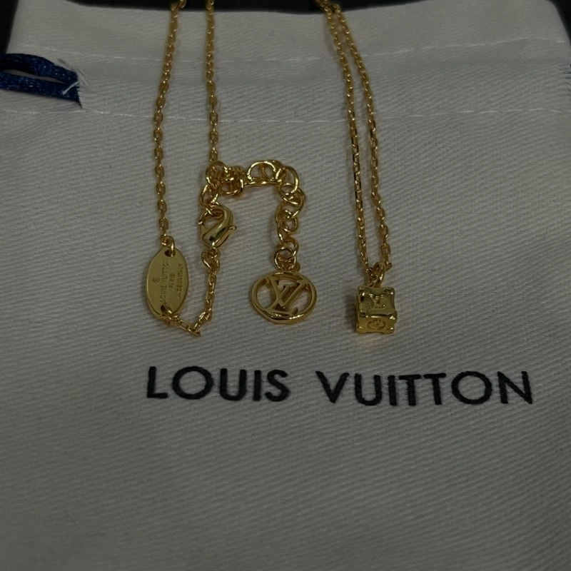 Louis Vuitton Necklaces Elegant 251477