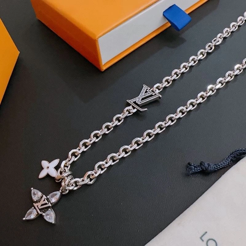 Comfortable Louis Vuitton Necklaces 251478