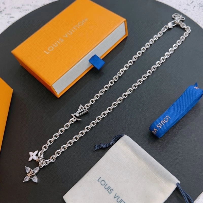 Comfortable Louis Vuitton Necklaces 251478