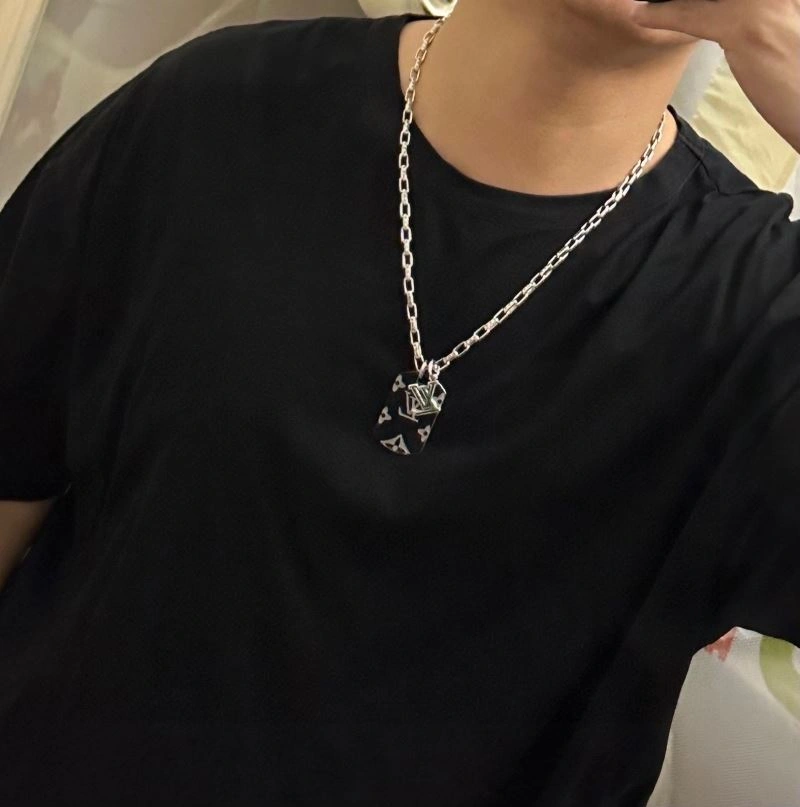 SoftTouch Louis Vuitton Necklaces 251484