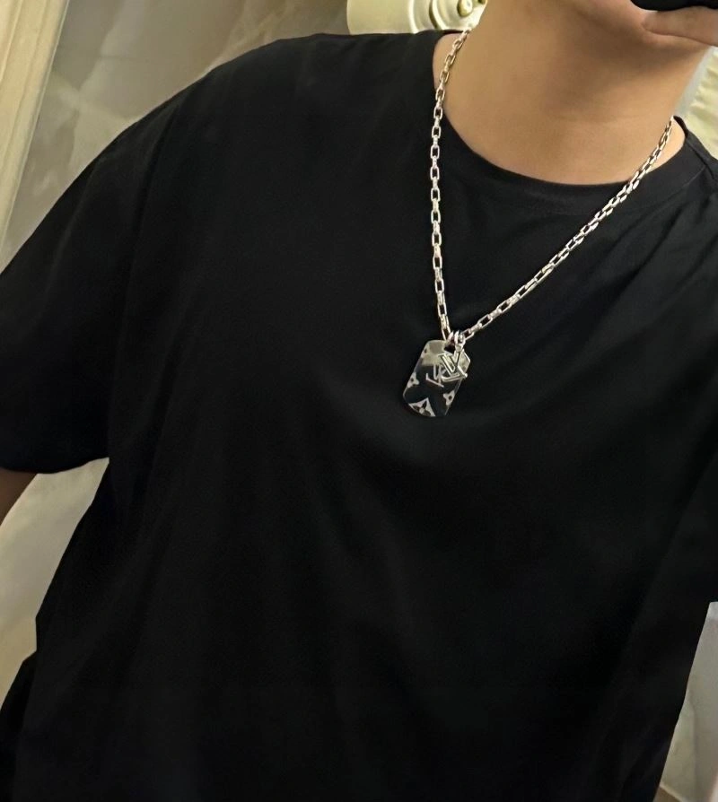 SoftTouch Louis Vuitton Necklaces 251484