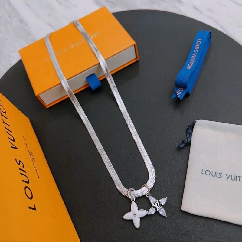 Louis Vuitton Necklaces SunProtective 251500