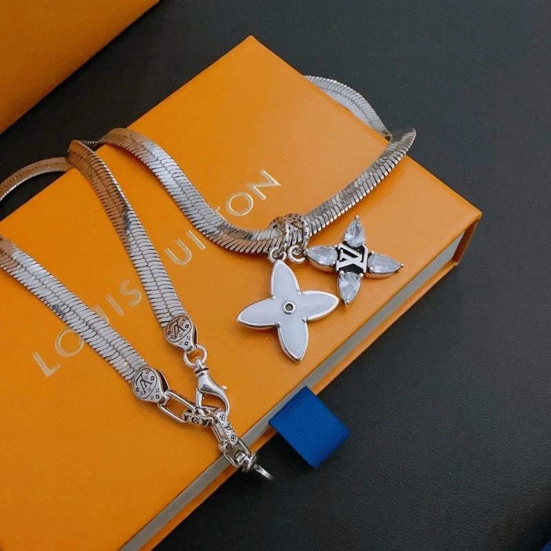 Louis Vuitton Necklaces SunProtective 251500