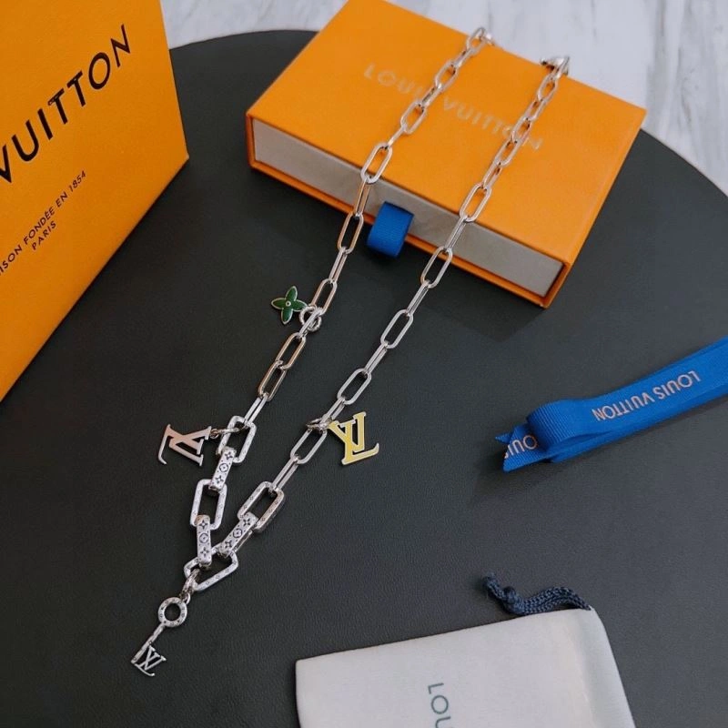 Chic Louis Vuitton Necklaces 251496