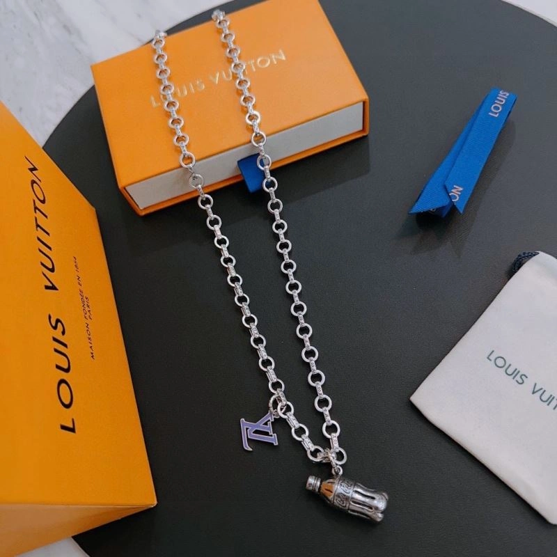 Flexible Louis Vuitton Necklaces 251498
