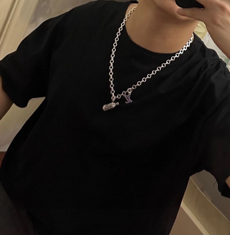 Flexible Louis Vuitton Necklaces 251498
