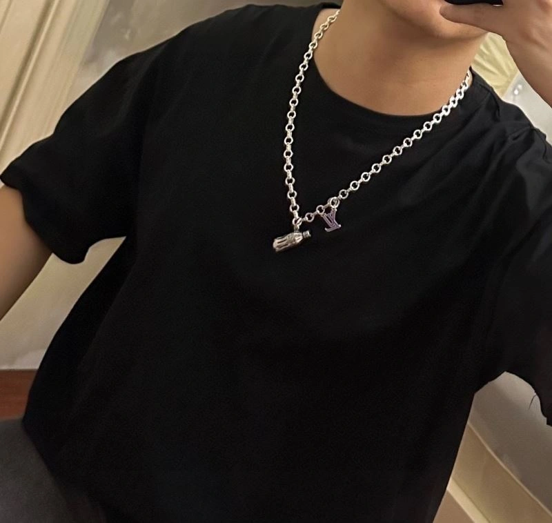 Flexible Louis Vuitton Necklaces 251498