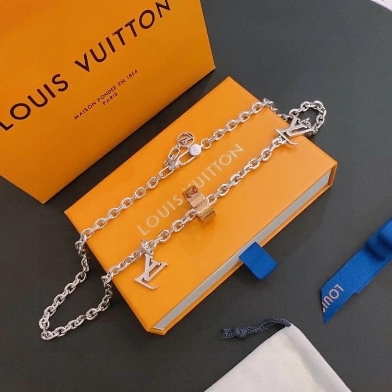 Comfortable Louis Vuitton Necklaces 251493