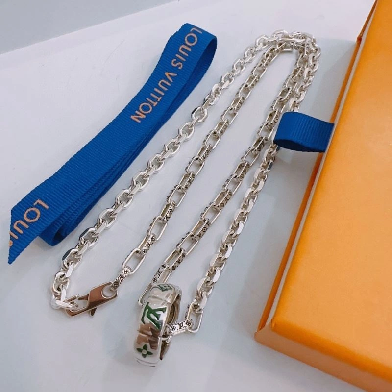 Fashionable Louis Vuitton Necklaces 251495
