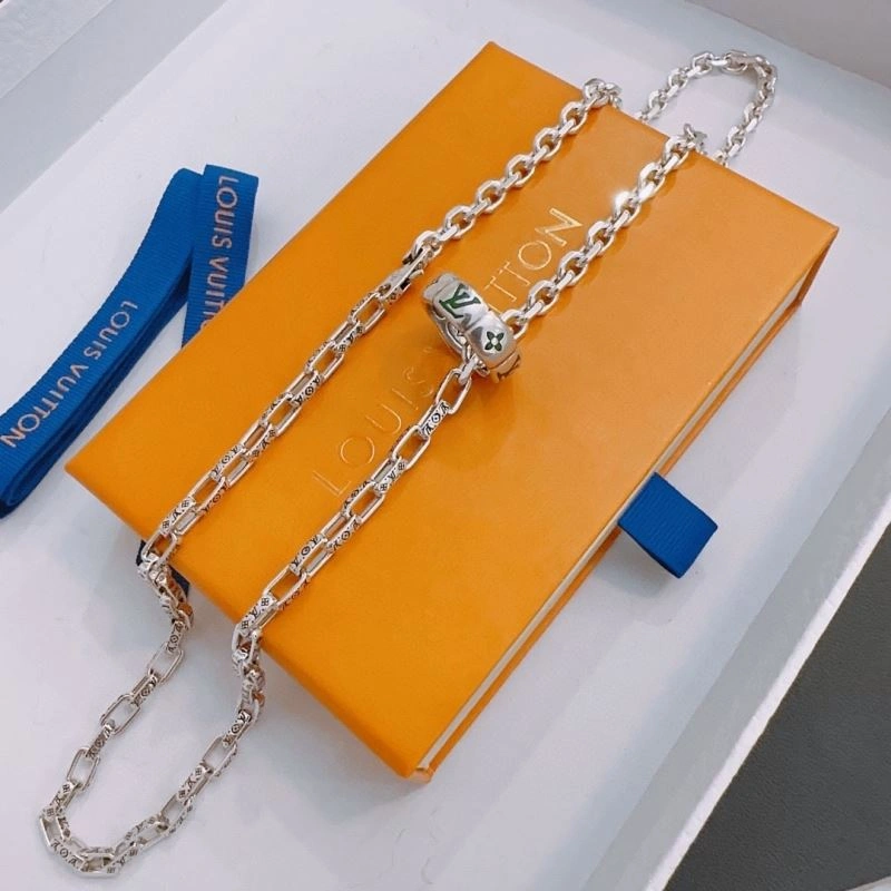 Fashionable Louis Vuitton Necklaces 251495