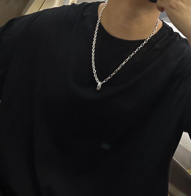 Fashionable Louis Vuitton Necklaces 251495