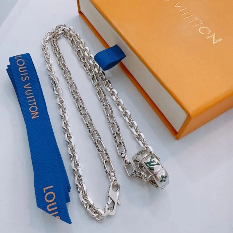 Fashionable Louis Vuitton Necklaces 251495