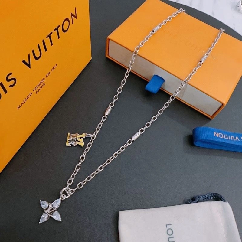 Functional Louis Vuitton Necklaces 251494