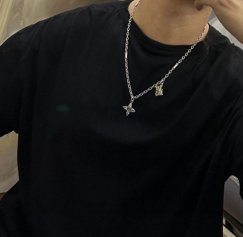 Functional Louis Vuitton Necklaces 251494